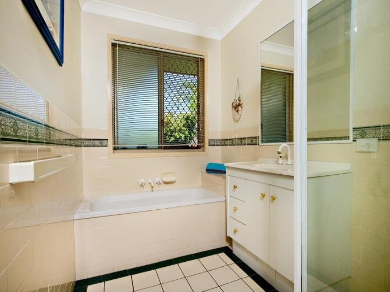 102 Merridown Drive, Merrimac QLD 4226