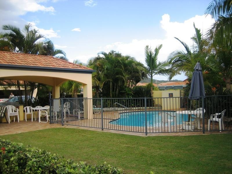 35 Beachcomber Court, Burleigh Waters QLD 4220