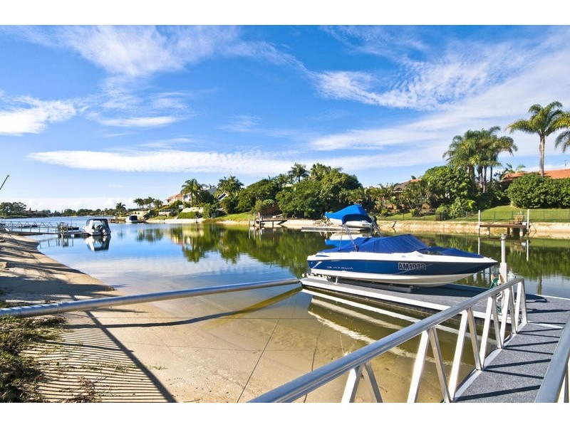 32 Compass Court, Mermaid Waters QLD 4218