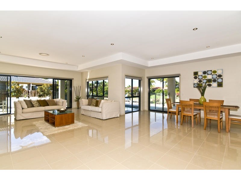 32 Compass Court, Mermaid Waters QLD 4218