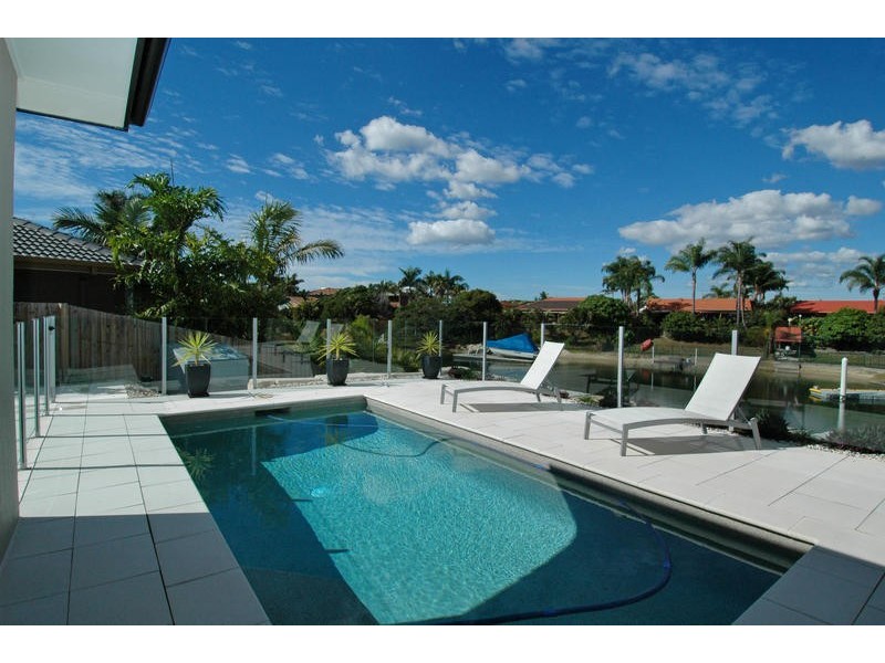 32 Compass Court, Mermaid Waters QLD 4218