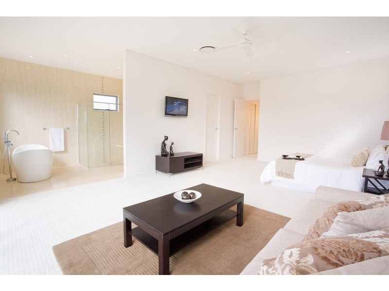 25 Alfred Street, Mermaid Beach QLD 4218