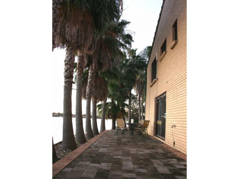 8/9 Jodie Court, Mermaid Waters QLD 4218