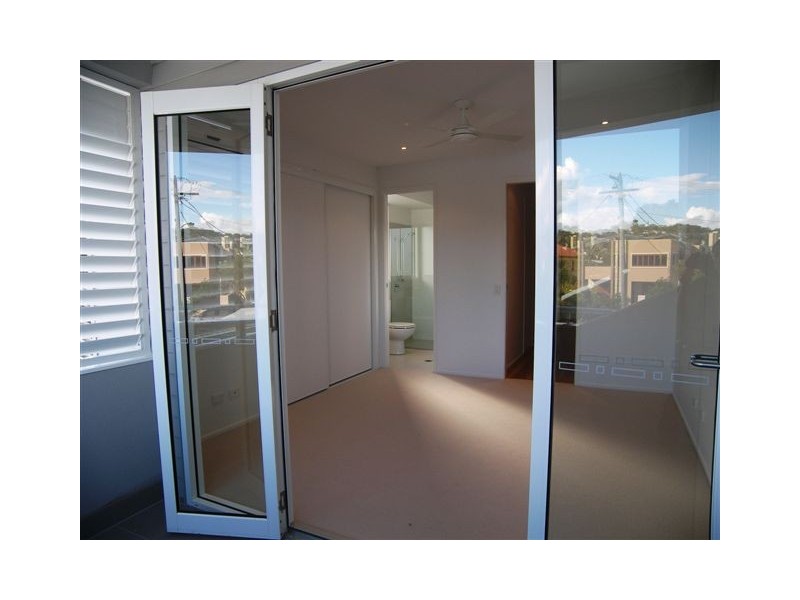 3 Banksia Broadway, Burleigh Heads QLD 4220