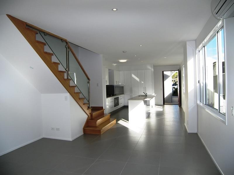 3 Banksia Broadway, Burleigh Heads QLD 4220