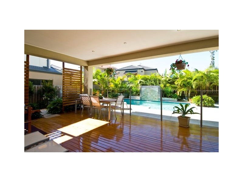 19 Port Peyra Crescent, Varsity Lakes QLD 4227