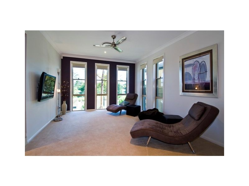 19 Port Peyra Crescent, Varsity Lakes QLD 4227