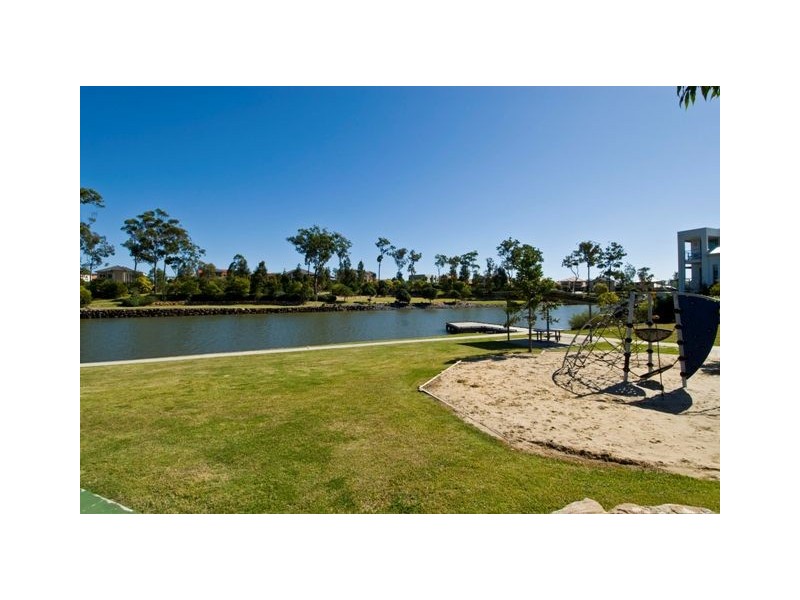 19 Port Peyra Crescent, Varsity Lakes QLD 4227