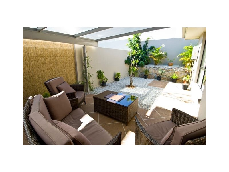 2/15 Orchid Tree Court, Robina QLD 4226