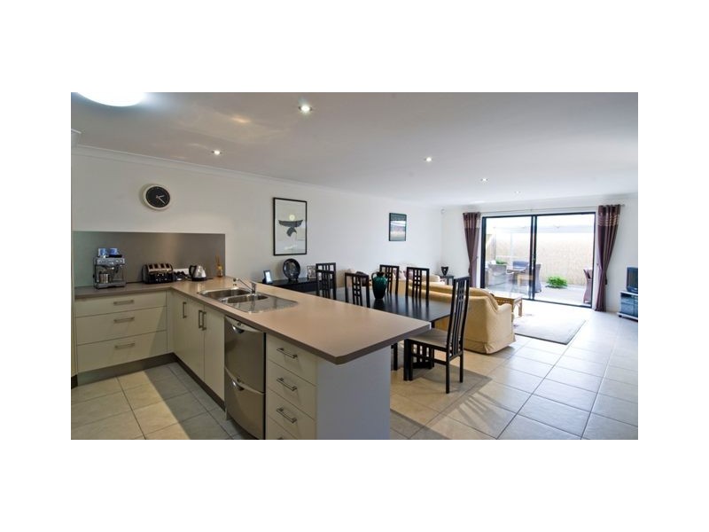 2/15 Orchid Tree Court, Robina QLD 4226