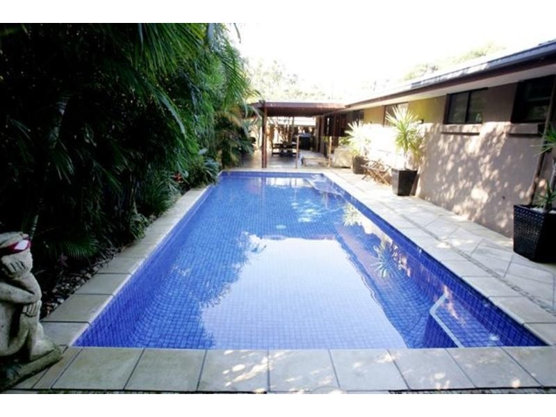 330 Monaco Street, Broadbeach Waters QLD 4218