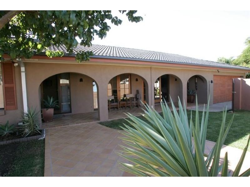 330 Monaco Street, Broadbeach Waters QLD 4218