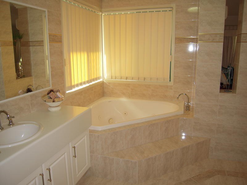 8 Cajeput Court, Reedy Creek QLD 4227