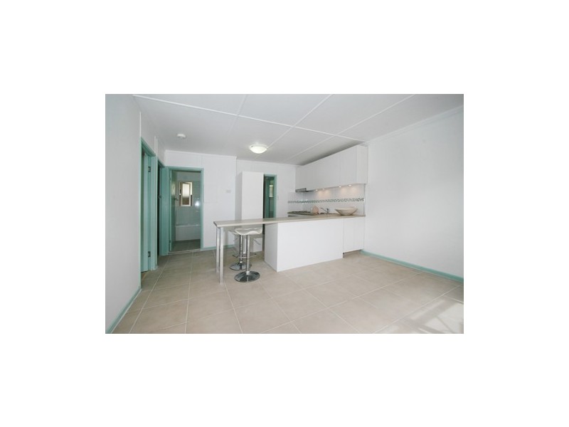 2/83 Sunshine Parade, Miami QLD 4220