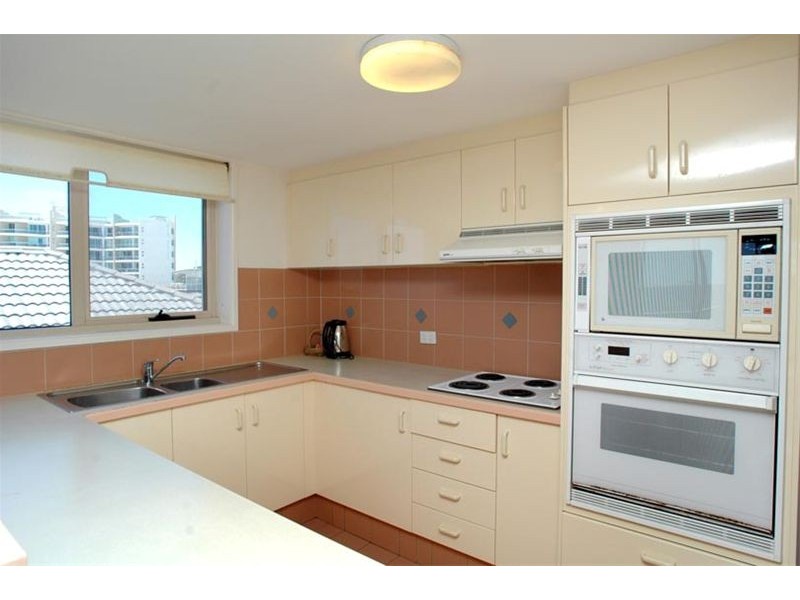 2/2 Twenty-Third Avenue, Palm Beach QLD 4221