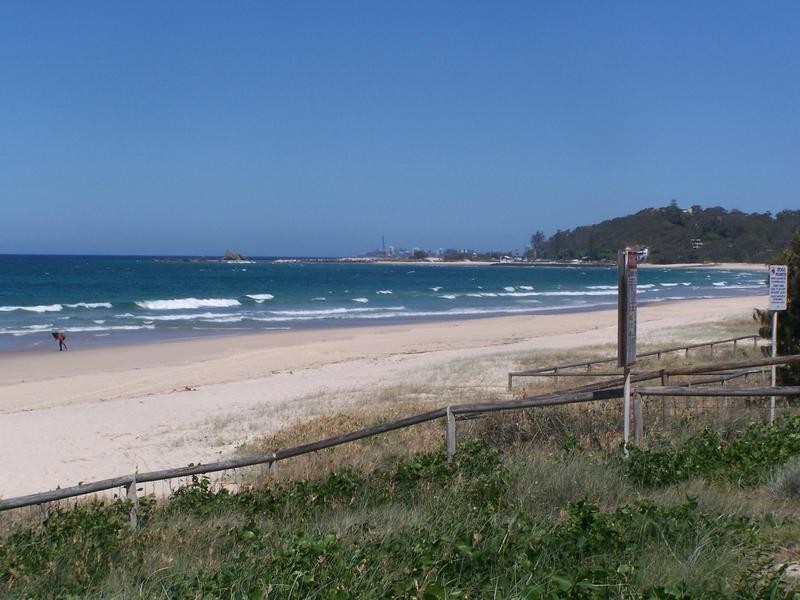 90 Albatross Avenue, Mermaid Beach QLD 4218