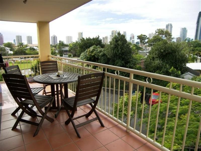 12/74 Thomas Drive, Chevron Island QLD 4217