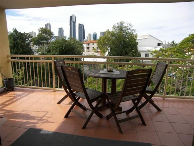 12/74 Thomas Drive, Chevron Island QLD 4217