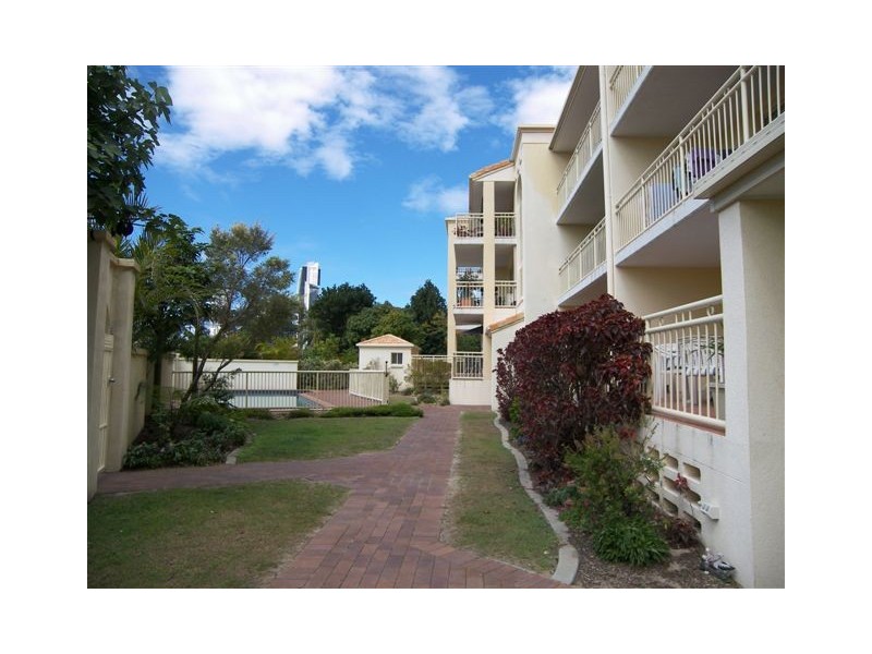 12/74 Thomas Drive, Chevron Island QLD 4217