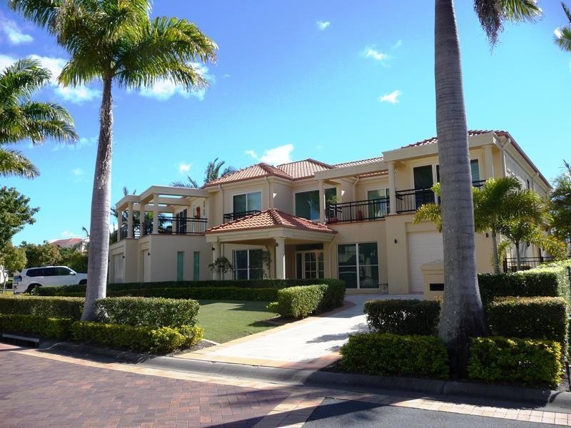 35 Istana View, Clear Island Waters QLD 4226