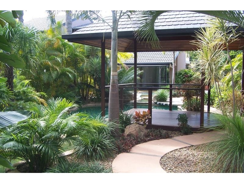 14 Haslewood Court, Mermaid Waters QLD 4218
