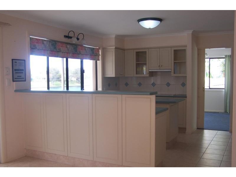 14 Haslewood Court, Mermaid Waters QLD 4218