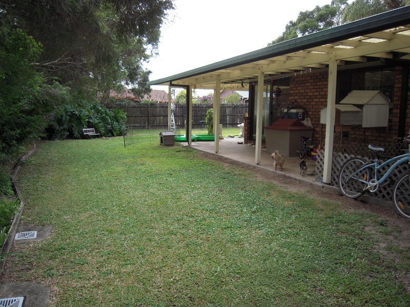 8 Whipbird Court, Burleigh Waters QLD 4220