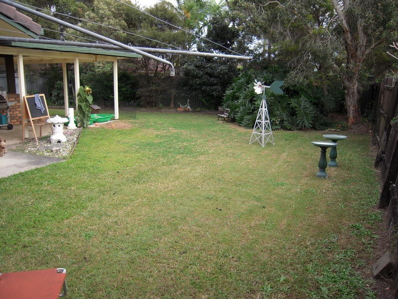 8 Whipbird Court, Burleigh Waters QLD 4220