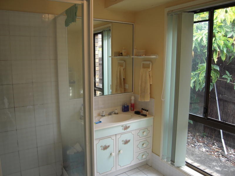 8 Whipbird Court, Burleigh Waters QLD 4220