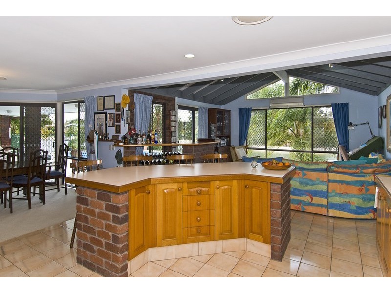 4 Rawle Court, Broadbeach Waters QLD 4218