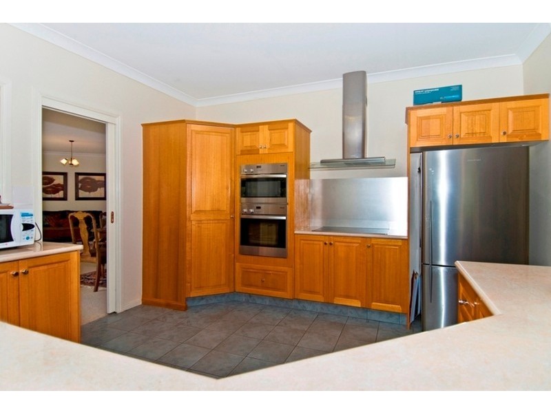 9 Cutwater Close, Clear Island Waters QLD 4226