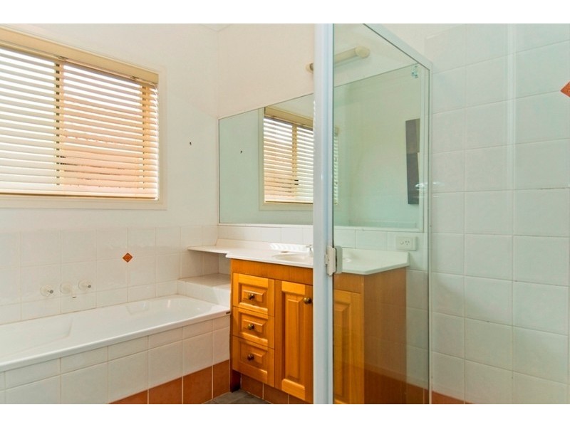 9 Cutwater Close, Clear Island Waters QLD 4226