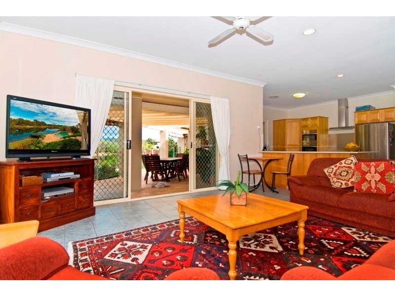 9 Cutwater Close, Clear Island Waters QLD 4226