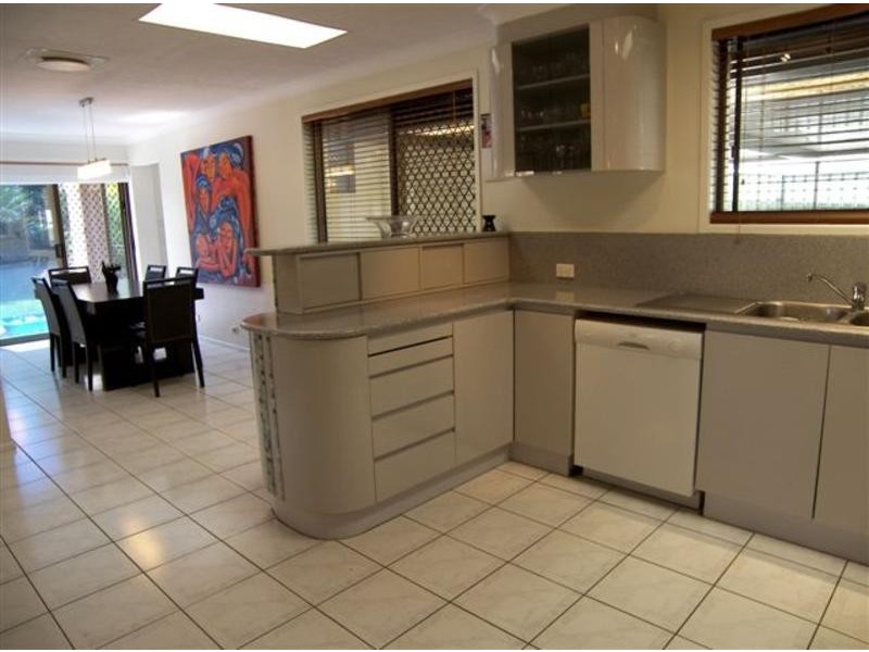 5 Falcon Court, Burleigh Waters QLD 4220