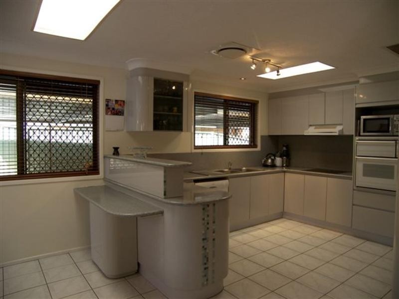 5 Falcon Court, Burleigh Waters QLD 4220