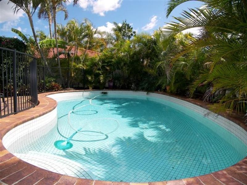 5 Falcon Court, Burleigh Waters QLD 4220