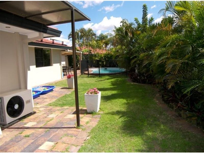 5 Falcon Court, Burleigh Waters QLD 4220