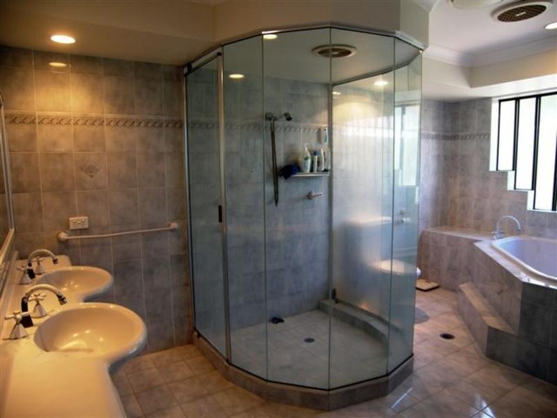 5 Falcon Court, Burleigh Waters QLD 4220