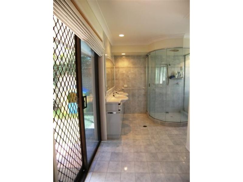 5 Falcon Court, Burleigh Waters QLD 4220