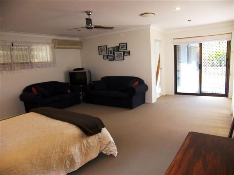 5 Falcon Court, Burleigh Waters QLD 4220