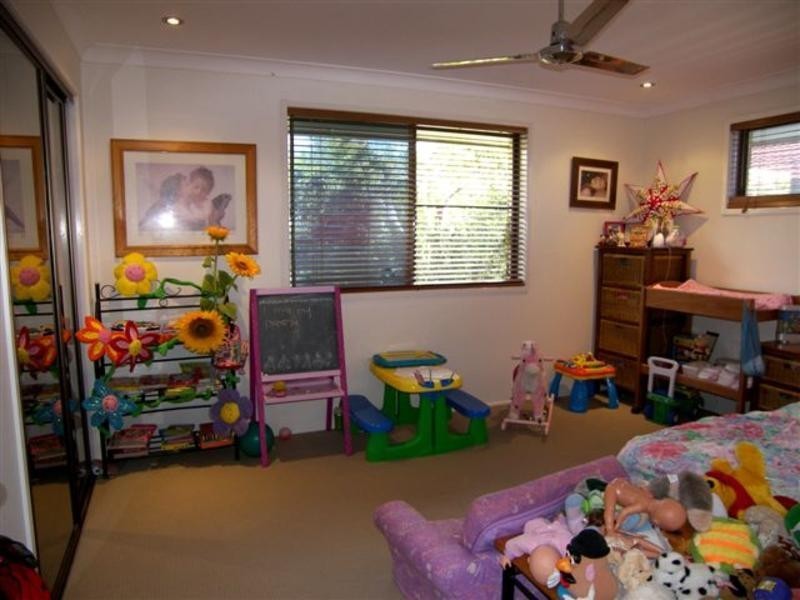 5 Falcon Court, Burleigh Waters QLD 4220