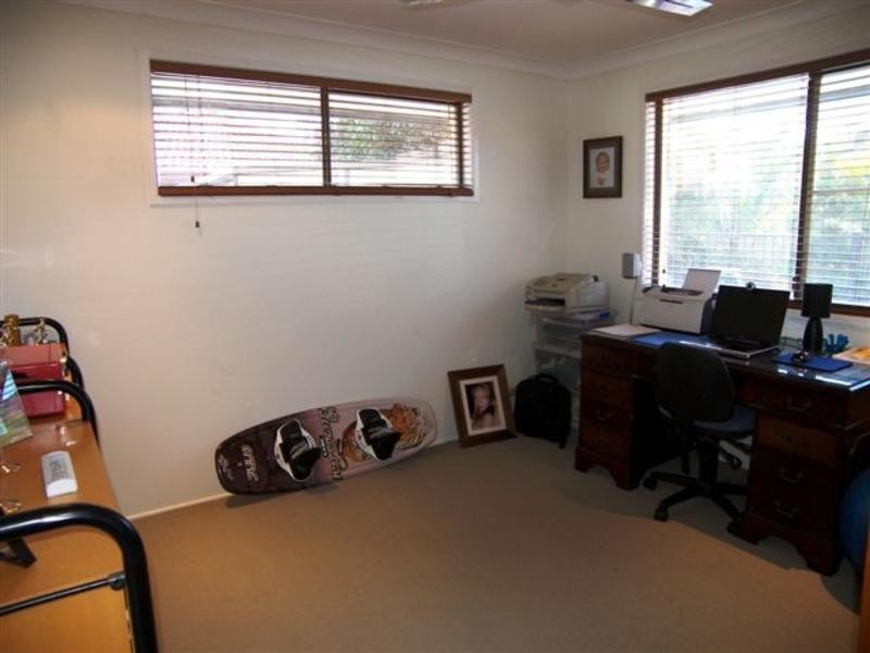 5 Falcon Court, Burleigh Waters QLD 4220