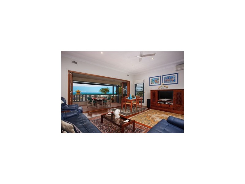 32 Pacific Parade, Bilinga QLD 4225