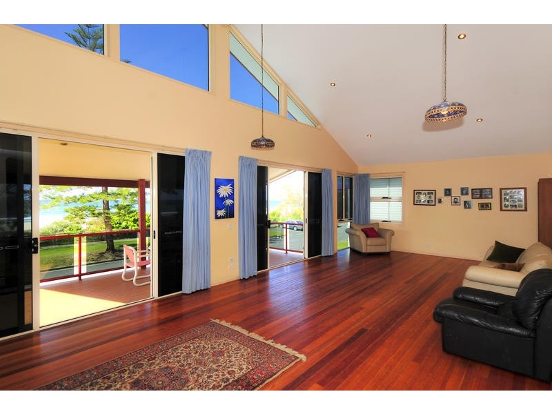 216 Pacific Parade, Bilinga QLD 4225