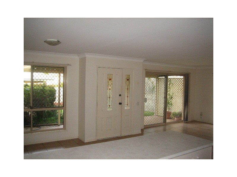 2/5 Valmai Court, Varsity Lakes QLD 4227