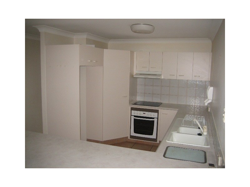 2/5 Valmai Court, Varsity Lakes QLD 4227