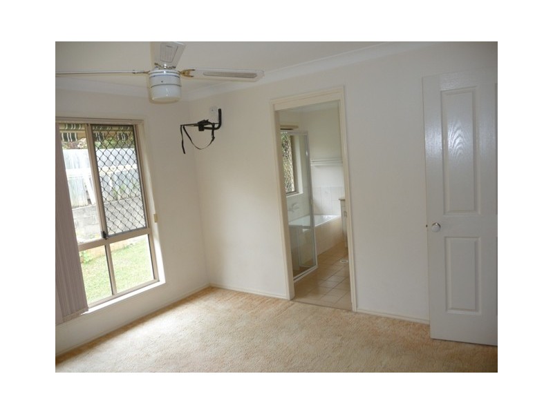 2/5 Valmai Court, Varsity Lakes QLD 4227