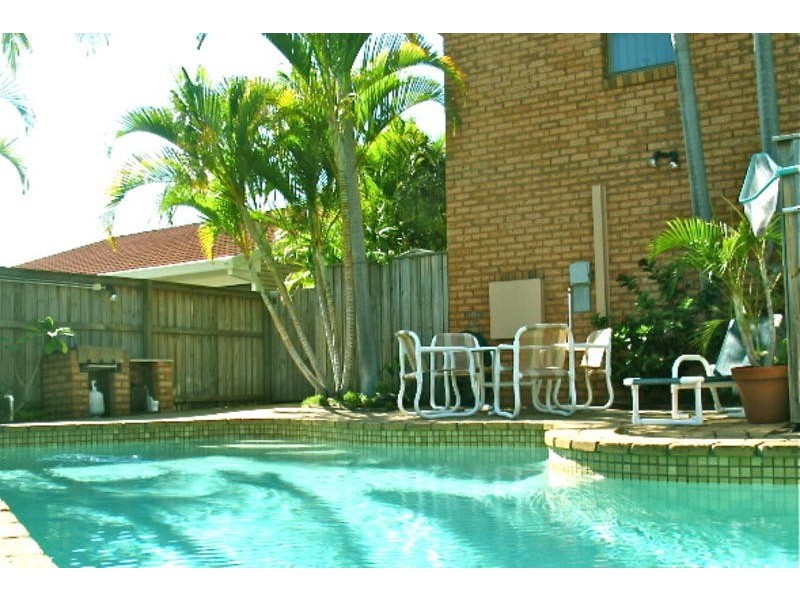 3/4 Peacock Place, Burleigh Waters QLD 4220