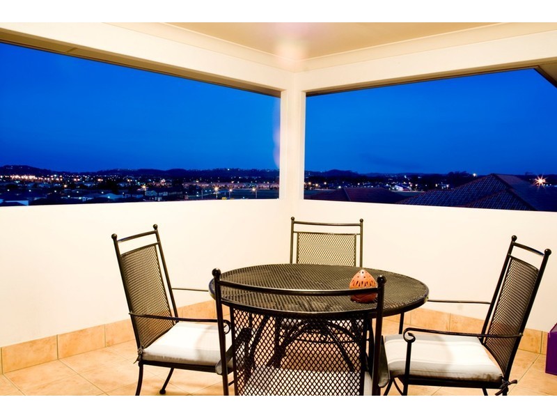 17 Magenta Drive, Varsity Lakes QLD 4227