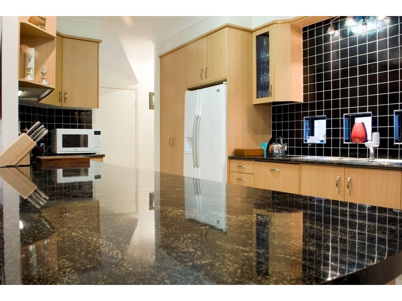 17 Magenta Drive, Varsity Lakes QLD 4227